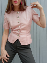 Charger l'image dans la galerie, Blazer vintage Camille - Damier rose et argenté. Taille S, 36, 38. Yves Saint Laurent Variation. Made in France