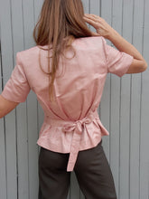 Charger l'image dans la galerie, Blazer vintage Camille - Damier rose et argenté. Taille S, 36, 38. Yves Saint Laurent Variation. Made in France