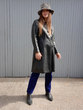 Charger l'image dans la galerie, Trench vintage Sybille - Cuir noir et col Claudine. Taille M, 38, 40. Marc Sylvain.