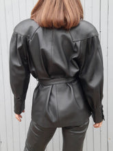 Charger l'image dans la galerie, Veste vintage Adelle - Cuir noir. Taille XL, 42, 44. Reginapary. Made in France.