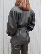Charger l'image dans la galerie, Veste vintage Adelle - Cuir noir. Taille XL, 42, 44. Reginapary. Made in France.