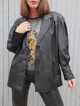Charger l'image dans la galerie, Veste vintage Adelle - Cuir noir. Taille XL, 42, 44. Reginapary. Made in France.