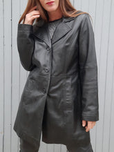 Charger l'image dans la galerie, Veste mi-longue vintage Edwige - Cuir d'agneau noir. Taille L, 40, 42. Leather Millenium.