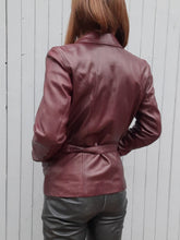 Charger l'image dans la galerie, Veste vintage Géraldine - Cuir Bordeaux. Taille S, 36, 38. Mac Douglas Paris. Made in France