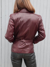 Charger l'image dans la galerie, Veste vintage Géraldine - Cuir Bordeaux. Taille S, 36, 38. Mac Douglas Paris. Made in France