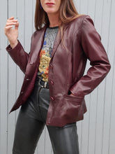 Charger l'image dans la galerie, Veste vintage Géraldine - Cuir Bordeaux. Taille S, 36, 38. Mac Douglas Paris. Made in France