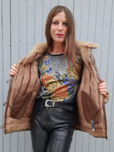 Charger l'image dans la galerie, Veste vintage Sophia - Cuir, daim et fourrure marron. Taille L, 40, 42. Franck fils Paris