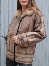 Charger l'image dans la galerie, Veste vintage Sophia - Cuir, daim et fourrure marron. Taille L, 40, 42. Franck fils Paris