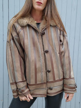 Charger l'image dans la galerie, Veste vintage Sophia - Cuir, daim et fourrure marron. Taille L, 40, 42. Franck fils Paris