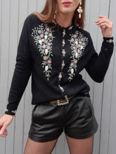 Charger l'image dans la galerie, Cardigan vintage Joséphine - Laine noire brodée de perles. Taille M, 38, 40.