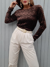 Charger l'image dans la galerie, Haut vintage Adèle - Velours zigzag marron et noir. Taille S, 36, 38. Pierre Cardin. Made in Italy.