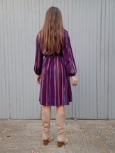 Charger l'image dans la galerie, Robe vintage Camille - Col froufrous. Violette à rayures. Taille S, 36, 38. Atlanta. Made in France