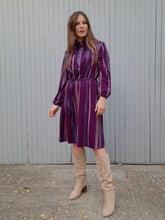 Charger l'image dans la galerie, Robe vintage Camille - Col froufrous. Violette à rayures. Taille S, 36, 38. Atlanta. Made in France