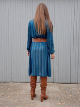 Charger l'image dans la galerie, Robe vintage Renée - Bleu canard, col mao boutonné. Taille M, 38, 40. Christine Laure