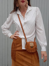 Charger l'image dans la galerie, Chemisier vintage Mathilde - Plastron plissé en V. Taille S, 36, 38. Franck et Fils Paris.