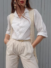 Charger l'image dans la galerie, Chemisier vintage Mathilde - Plastron plissé en V. Taille S, 36, 38. Franck et Fils Paris.