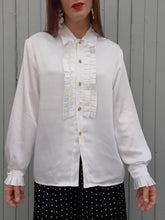 Charger l'image dans la galerie, Chemisier vintage Ophélia - A jabot plissé. Blanc. Taille L, 40, 42. Made in France.