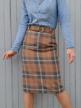 Charger l'image dans la galerie, Jupe vintage Stéphanie - Tartan marron et gris. Taille S, 36, 38. Franck et Fils Paris