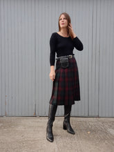 Charger l'image dans la galerie, Jupe vintage Bonnie - Plissé Écossais vert et bordeaux. Taille S, 36, 38. Saint Michael. Made in the U.K