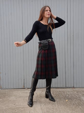 Charger l'image dans la galerie, Jupe vintage Bonnie - Plissé Écossais vert et bordeaux. Taille S, 36, 38. Saint Michael. Made in the U.K