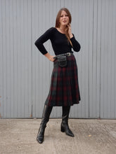 Charger l'image dans la galerie, Jupe vintage Bonnie - Plissé Écossais vert et bordeaux. Taille S, 36, 38. Saint Michael. Made in the U.K