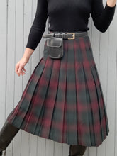 Charger l'image dans la galerie, Jupe vintage Bonnie - Plissé Écossais vert et bordeaux. Taille S, 36, 38. Saint Michael. Made in the U.K