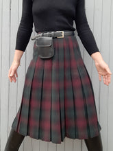 Charger l'image dans la galerie, Jupe vintage Bonnie - Plissé Écossais vert et bordeaux. Taille S, 36, 38. Saint Michael. Made in the U.K