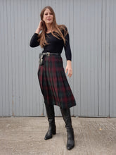 Charger l'image dans la galerie, Jupe vintage Bonnie - Plissé Écossais vert et bordeaux. Taille S, 36, 38. Saint Michael. Made in the U.K