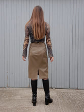 Charger l'image dans la galerie, Jupe vintage Beth - Cuir marron glacé. Taille M, 38, 40. Beaune création fourrure Limoges.