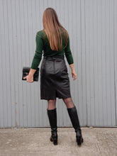 Charger l'image dans la galerie, Jupe vintage Avril - Cuir noir. Taille S, 36, 38. La Richarde. Made in France