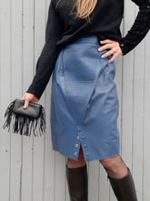 Charger l'image dans la galerie, Jupe vintage Charline - Cuir bleu à empiècement surpiqué. Taille M, 38, 40.