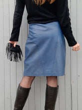 Charger l'image dans la galerie, Jupe vintage Charline - Cuir bleu à empiècement surpiqué. Taille M, 38, 40.