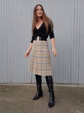 Charger l'image dans la galerie, Jupe vintage Emiliene - Tartan beige et gris. Coupe midi plissée. Taille S, 36, 38.