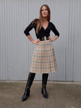 Charger l'image dans la galerie, Jupe vintage Emiliene - Tartan beige et gris. Coupe midi plissée. Taille S, 36, 38.