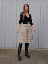 Charger l'image dans la galerie, Jupe vintage Emiliene - Tartan beige et gris. Coupe midi plissée. Taille S, 36, 38.