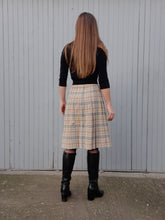Charger l'image dans la galerie, Jupe vintage Emiliene - Tartan beige et gris. Coupe midi plissée. Taille S, 36, 38.