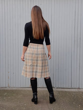 Charger l'image dans la galerie, Jupe vintage Emiliene - Tartan beige et gris. Coupe midi plissée. Taille S, 36, 38.