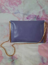 Charger l'image dans la galerie, Pochette vintage Alice - Cuir mauve à rabat. Magnaviale. Made in France