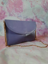 Charger l'image dans la galerie, Pochette vintage Alice - Cuir mauve à rabat. Magnaviale. Made in France