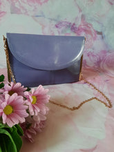 Charger l'image dans la galerie, Pochette vintage Alice - Cuir mauve à rabat. Magnaviale. Made in France