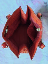 Charger l'image dans la galerie, Sac vintage Éléonore - En cuir souple rouille orangé. Furla.