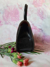 Charger l'image dans la galerie, Sac vintage Lucia - Forme lune en daim et cuir marron.