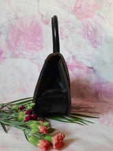 Charger l'image dans la galerie, Sac vintage Lucia - Forme lune en daim et cuir marron.