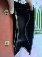 Charger l'image dans la galerie, Sac vintage Lucia - Forme lune en daim et cuir marron.