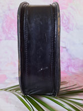 Charger l'image dans la galerie, Sac vintage Lucia - Forme lune en daim et cuir marron.