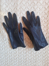 Charger l'image dans la galerie, Gants vintage Madeleine - Cuir de chevreau bleu nuit. Taille 5,5.