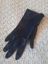 Charger l'image dans la galerie, Gants vintage Madeleine - Cuir de chevreau bleu nuit. Taille 5,5.