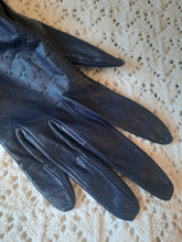 Charger l'image dans la galerie, Gants vintage Madeleine - Cuir de chevreau bleu nuit. Taille 5,5.