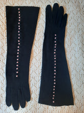 Charger l'image dans la galerie, Gants longs vintage Daphné - Ajourés et brodés de roses. Guibert Frères. Taille 6