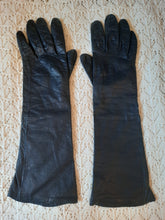 Charger l'image dans la galerie, Gants longs vintage Emma - Cuir de chevreau noir et soie. Taille 6,5. Made in France.